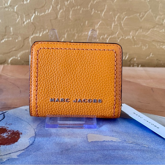 Marc Jacobs Handbags - Marc Jacobs Leather Burnt Orange Bifold Wallet NWT